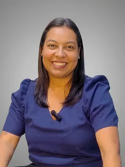 Prof.ª Mestra Fabiana Henriques